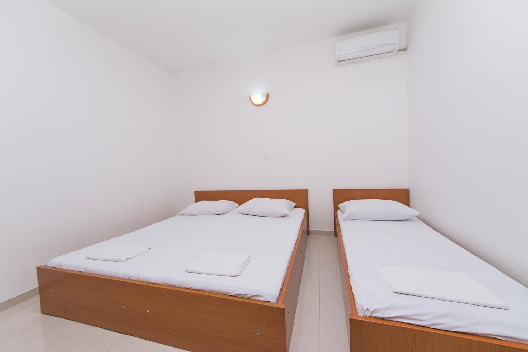Apartments By The Sea Podaca, Makarska - 4734 Ngoại thất bức ảnh