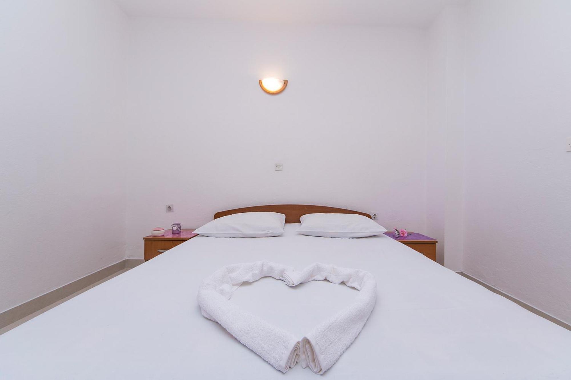 Apartments By The Sea Podaca, Makarska - 4734 Ngoại thất bức ảnh